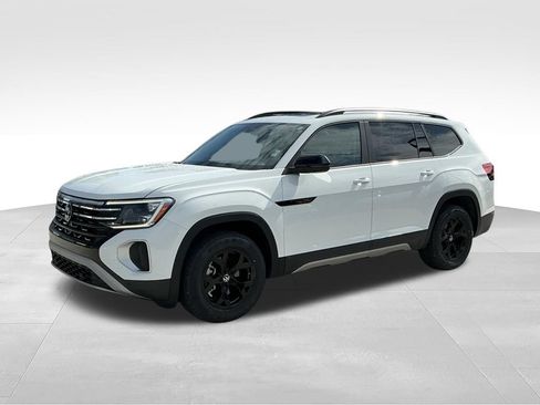 Used 2024 Volkswagen Atlas Peak Edition SE AWD/4WD image 3