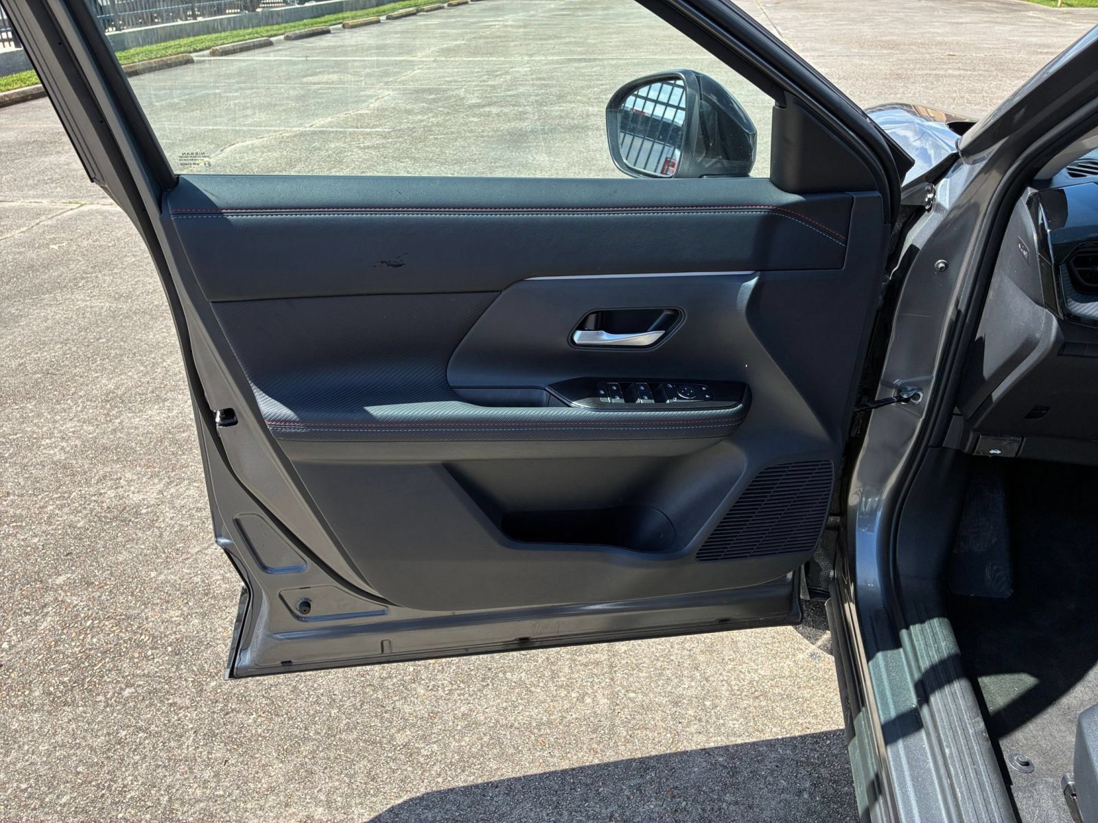 Used 2026 Nissan Kicks SR FWD image 18