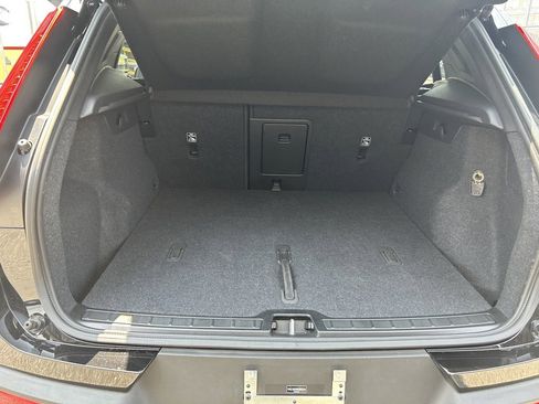 Certified 2025 Volvo XC40 B5 Plus image 26