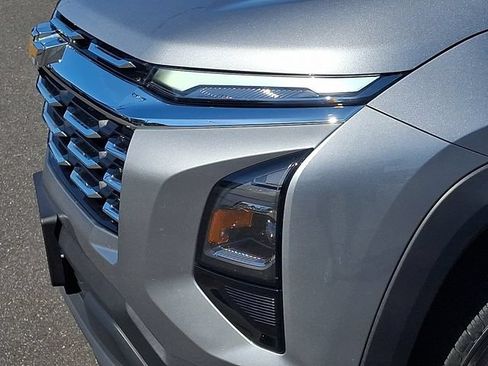 Used 2025 Chevrolet Equinox LT FWD image 29