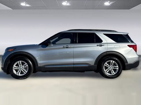 Used 2023 Ford Explorer XLT w/ Equipment Group 202A image 6