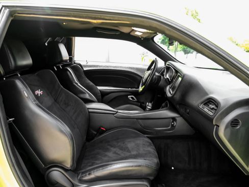 Used 2015 Dodge Challenger R/T Plus RWD image 32