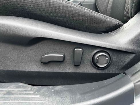 Used 2022 Subaru Outback Premium image 12