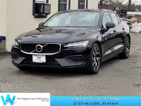 Used 2019 Volvo S60 T5 Momentum w/ Premium Package image 3