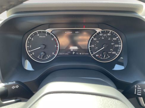 Used 2025 Nissan Rogue SV AWD/4WD image 2