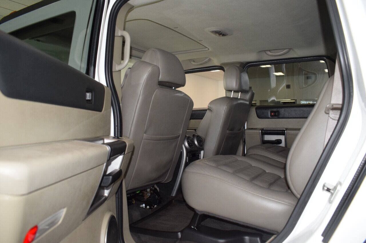 Used 2003 HUMMER H2 w/ Preferred Equipment Group AWD/4WD image 38