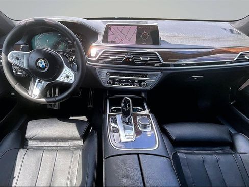 Used 2020 BMW 740i w/ M Sport Package RWD image 7