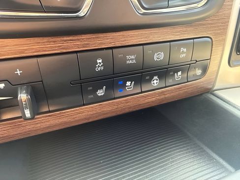 Used 2014 RAM 2500 Laramie w/ Convenience Group AWD/4WD image 13