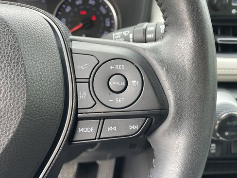 Used 2020 Toyota RAV4 XLE Premium image 35