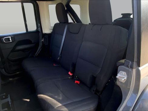 Used 2018 Jeep Wrangler Unlimited Sahara w/ LED Lighting Group AWD/4WD image 20