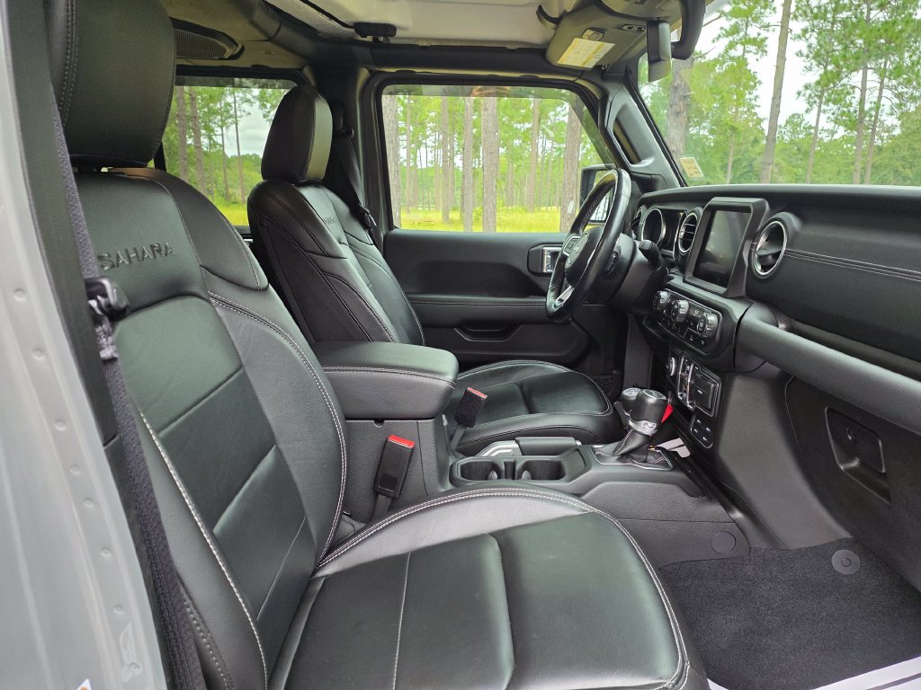 Used 2022 Jeep Wrangler Unlimited Sahara w/ Cold Weather Group AWD/4WD image 28