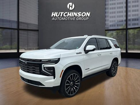 Used 2025 Chevrolet Tahoe High Country AWD/4WD image 3