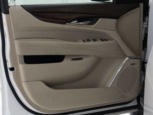 Used 2016 Cadillac Escalade ESV Premium image 21