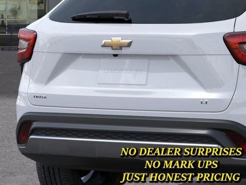 New 2026 Chevrolet Trax LT w/ Sunroof Package image 14