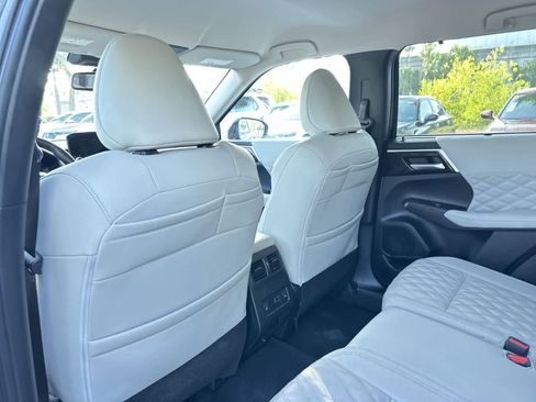 Used 2024 Mitsubishi Outlander SEL FWD image 13