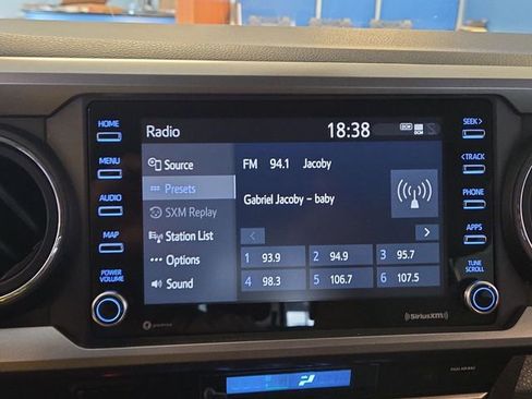 Used 2022 Toyota Tacoma SR5 w/ Technology Package RWD image 16