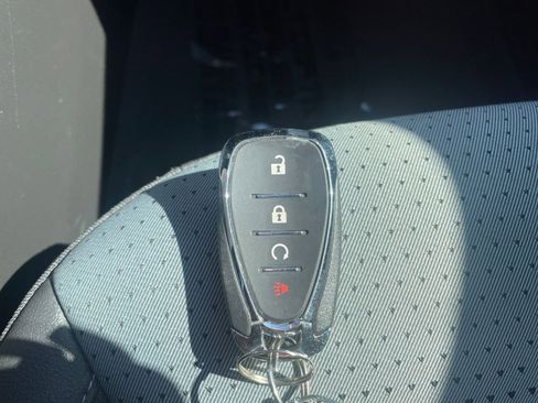 Used 2025 Chevrolet Trax LT w/ LT Convenience Package image 21