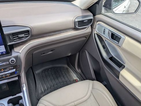 Used 2020 Ford Explorer Platinum w/ Premium Technology Package AWD/4WD image 19