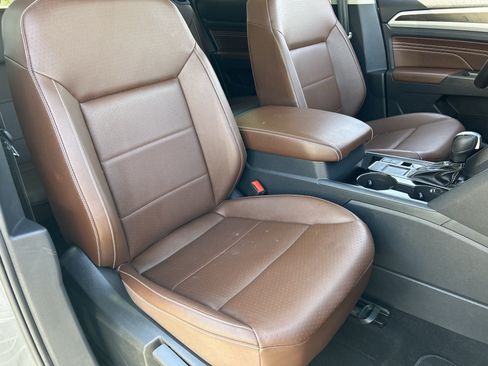 Used 2023 Volkswagen Atlas SE w/ Panoramic Sunroof Package FWD image 8