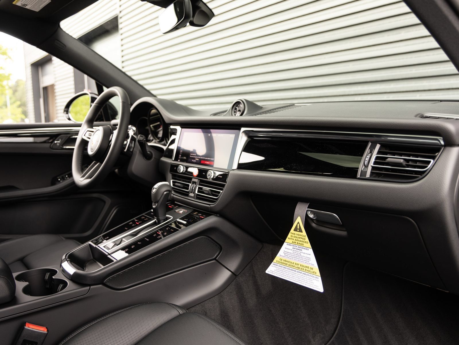 Certified 2026 Porsche Macan AWD/4WD image 35