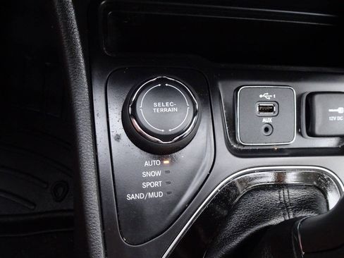 Used 2020 Jeep Cherokee Limited AWD/4WD image 24