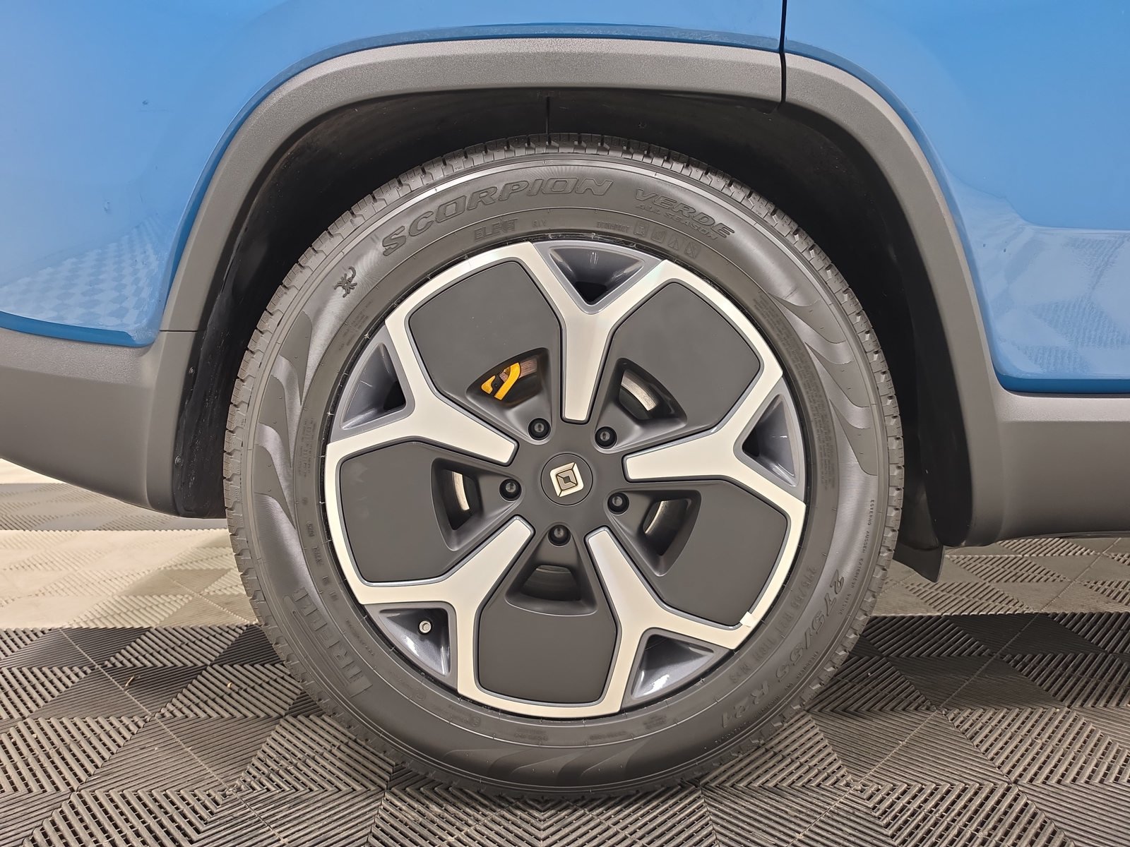 Used 2023 Rivian R1S Adventure Quad AWD/4WD image 12