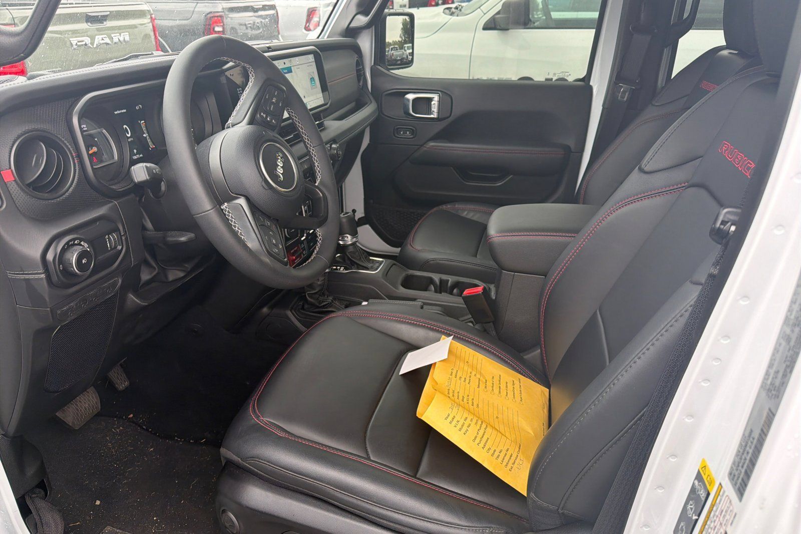Used 2025 Jeep Wrangler Unlimited Rubicon w/ Convenience Group AWD/4WD image 7
