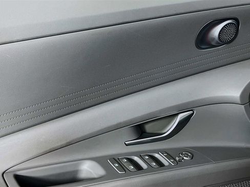 Certified 2024 Hyundai Elantra SE image 17