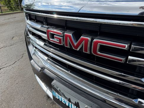 Used 2023 GMC Acadia SLT AWD/4WD image 22