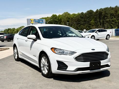 Used 2019 Ford Fusion SE FWD image 6