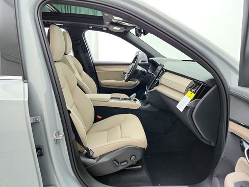 New 2026 Volvo XC90 T8 Plus w/ Protection Package AWD/4WD image 18