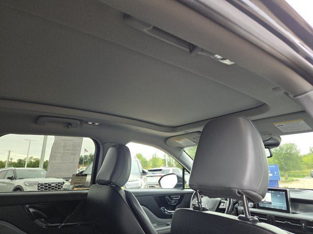Used 2022 Lincoln Corsair AWD w/ Premium Package image 9