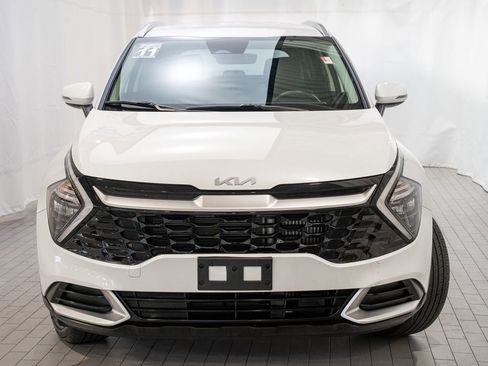 Used 2023 Kia Sportage EX image 3