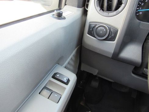 Used 2022 Ford E-350 and Econoline 350 Super Duty RWD image 32