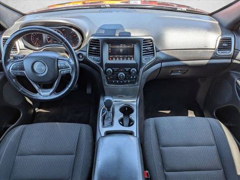 Used 2018 Jeep Grand Cherokee Laredo RWD image 17
