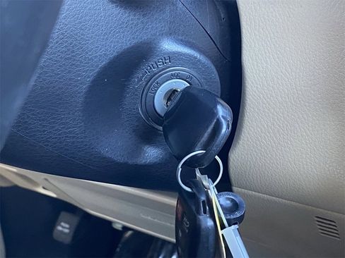 Used 2014 Toyota Highlander Plus image 29