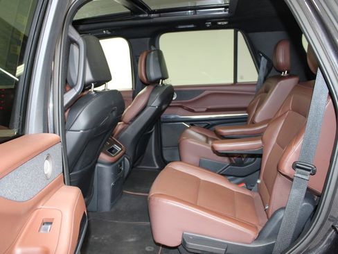 Used 2025 Lincoln Navigator Reserve AWD/4WD image 27