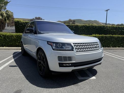Used 2016 Land Rover Range Rover image 2