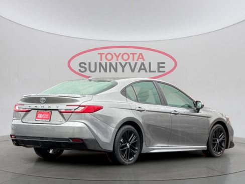 Used 2025 Toyota Camry SE image 3