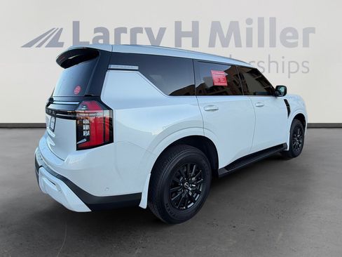 Used 2025 Nissan Armada SV image 5