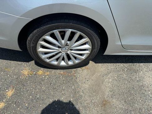 Used 2011 Volkswagen Jetta SEL FWD image 28