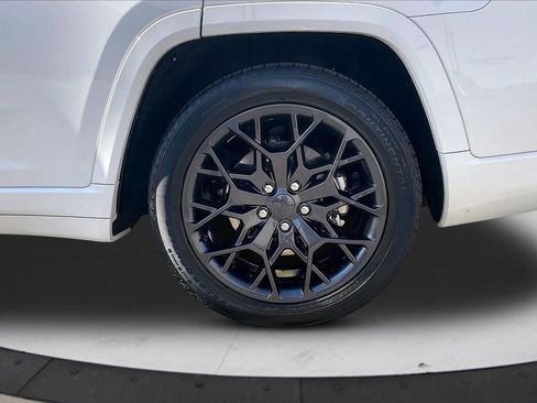 Certified 2025 Jeep Grand Cherokee L Summit image 38