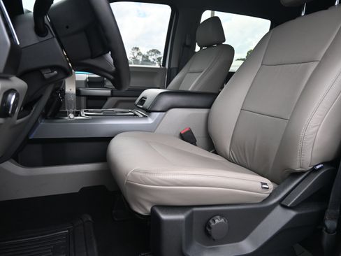 Used 2021 Ford F250 XLT w/ FX4 Off-Road Package AWD/4WD image 16