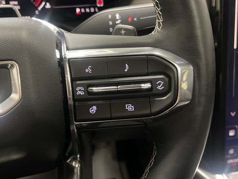 Used 2025 GMC Acadia Denali w/ Super Cruise Package FWD image 7