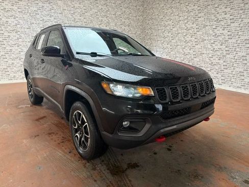 Used 2024 Jeep Compass Trailhawk AWD/4WD image 9