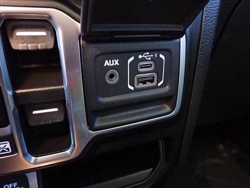 Used 2021 Jeep Gladiator Rubicon w/ Cold Weather Group AWD/4WD image 16