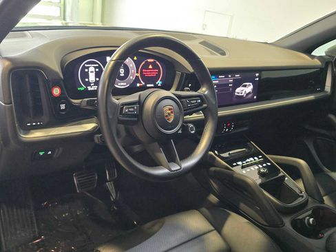 Used 2024 Porsche Cayenne S AWD/4WD image 4