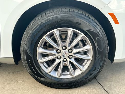 Used 2024 Buick Enclave Premium image 10