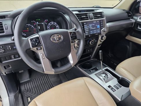 Used 2022 Toyota 4Runner SR5 image 10