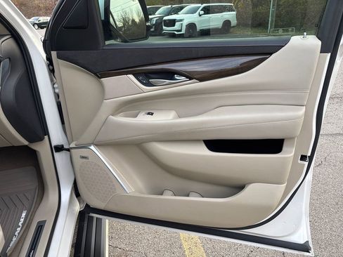 Used 2018 Cadillac Escalade ESV Premium Luxury image 39